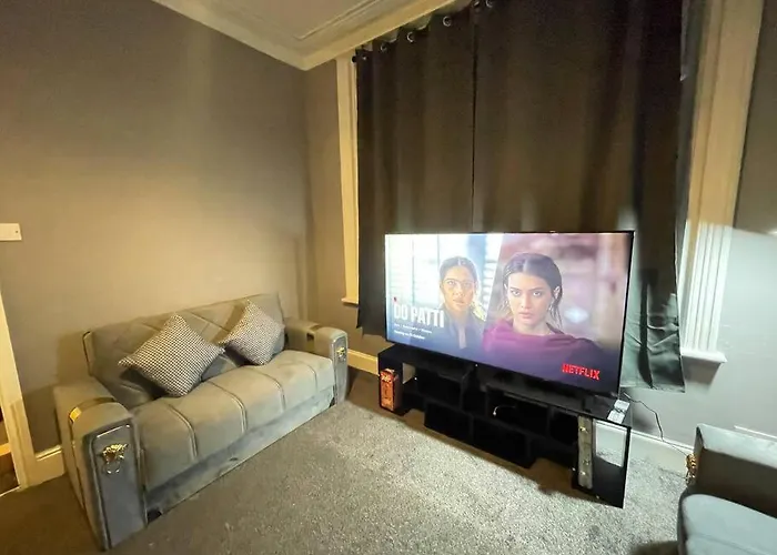 30 Percent Off Weekly Stays - 6 Bedroom House - 11 Beds