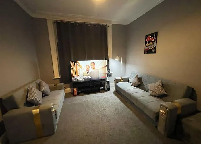 30 Percent Off Weekly Stays - 6 Bedroom House - 11 Beds