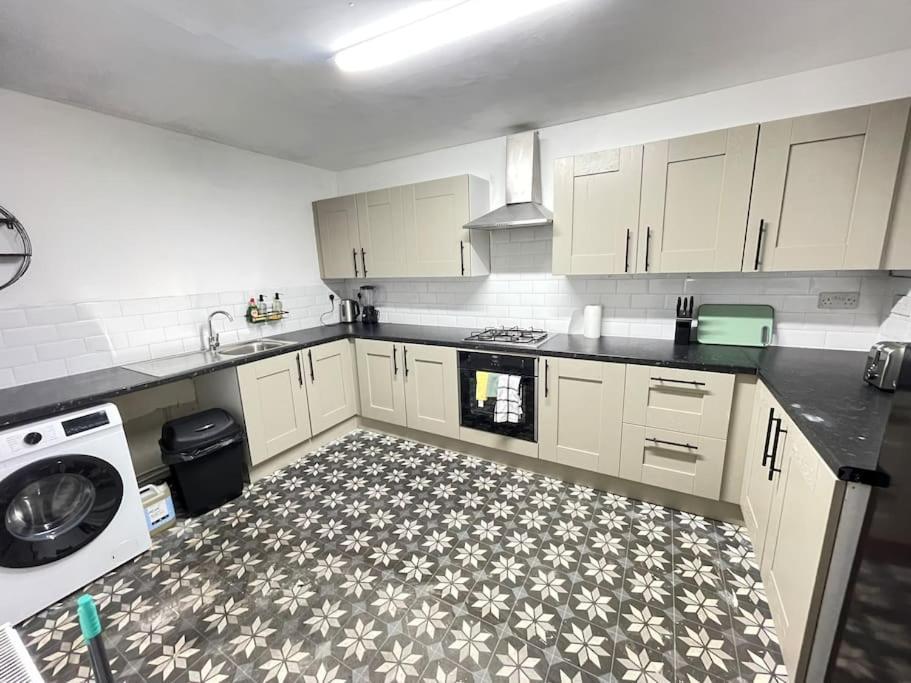 30 Percent Off Weekly - 6 Bedroom House - 11 Beds *