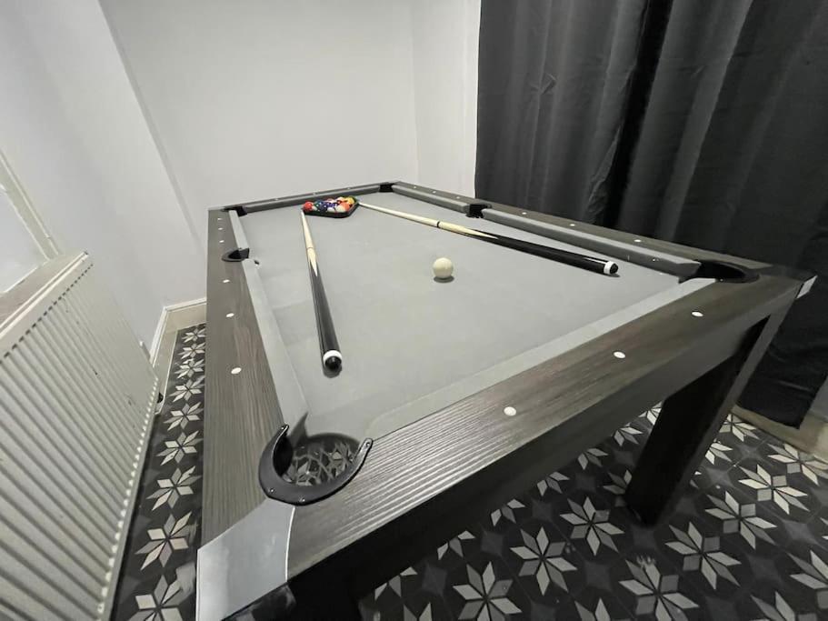 30 Percent Off Weekly - 6 Bedroom House - 11 Beds Blackpool