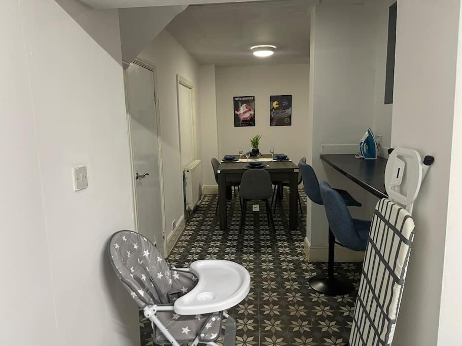 30 Percent Off Weekly - 6 Bedroom House - 11 Beds Blackpool