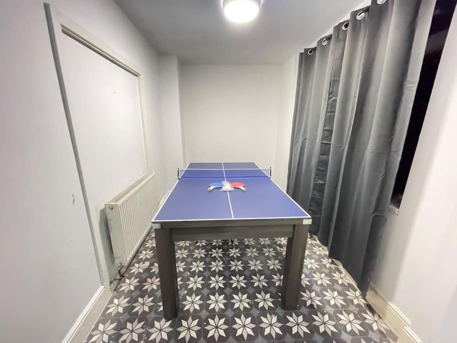 30 Percent Off Weekly - 6 Bedroom House - 11 Beds Blackpool