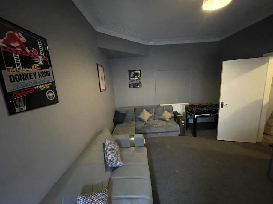 30 Percent Off Weekly - 6 Bedroom House - 11 Beds Apartment *
