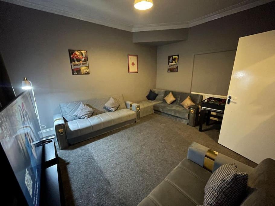 Apartment 30 Percent Off Weekly - 6 Bedroom House - 11 Beds