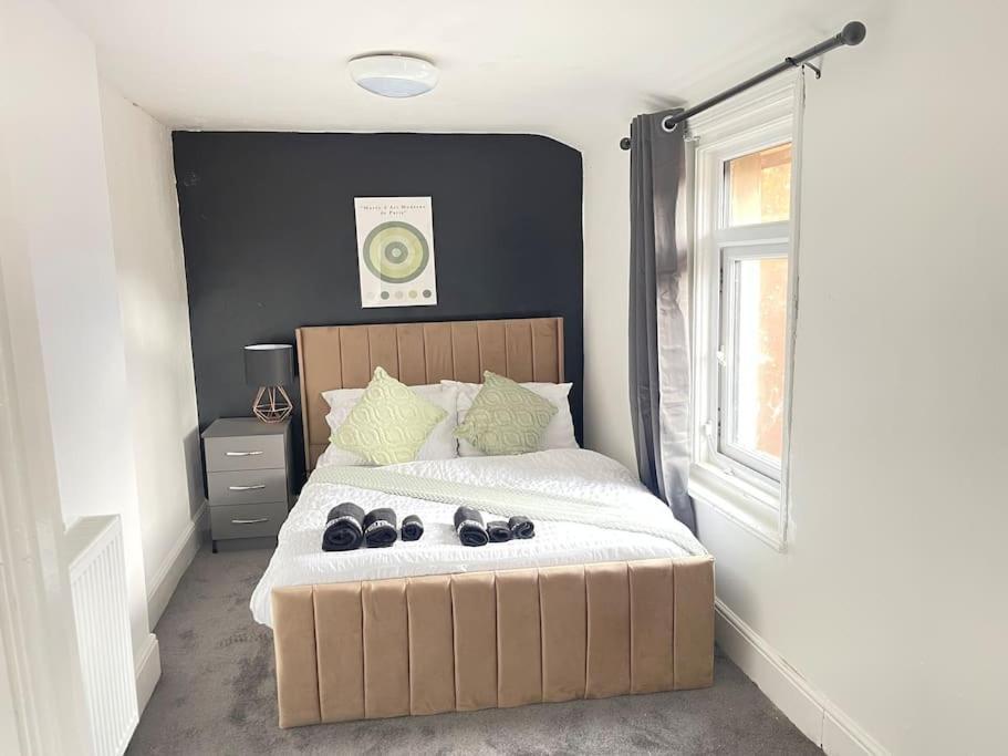 Apartment 30 Percent Off Weekly - 6 Bedroom House - 11 Beds Blackpool