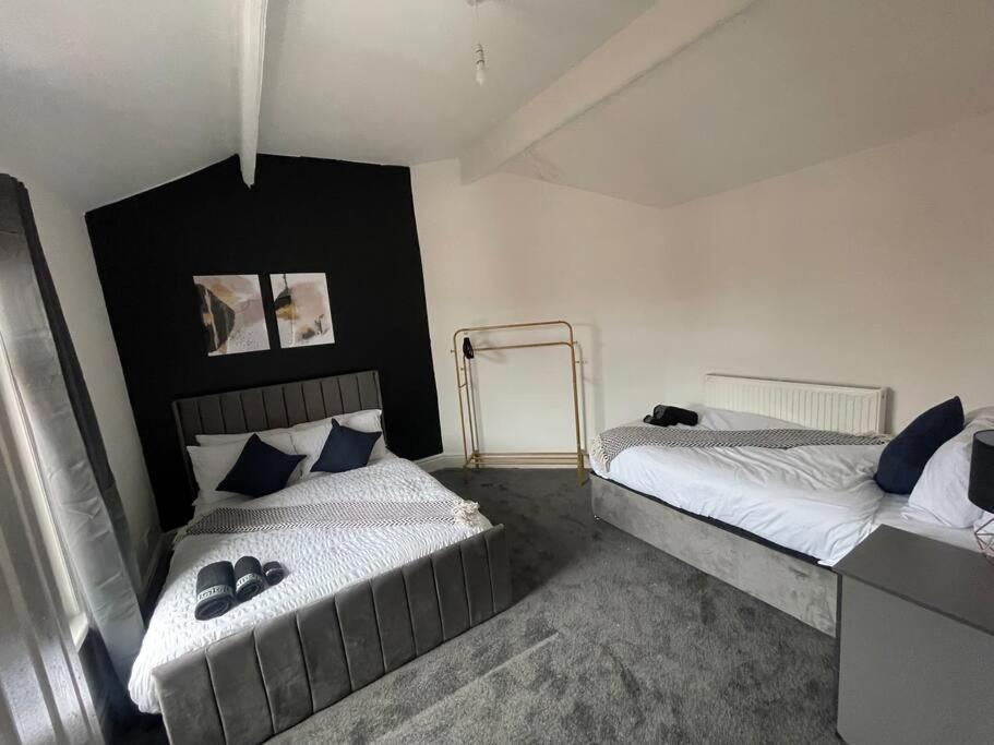 30 Percent Off Weekly - 6 Bedroom House - 11 Beds Blackpool