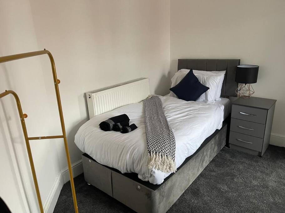 30 Percent Off Weekly - 6 Bedroom House - 11 Beds Blackpool