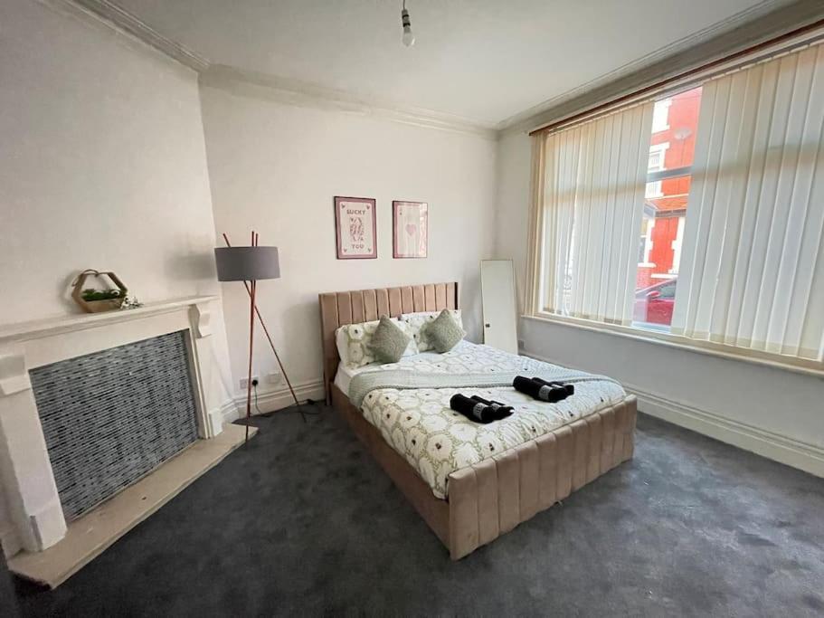 30 Percent Off Weekly - 6 Bedroom House - 11 Beds Apartment *