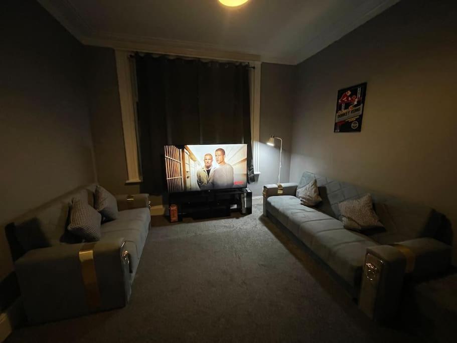 30 Percent Off Weekly - 6 Bedroom House - 11 Beds Blackpool