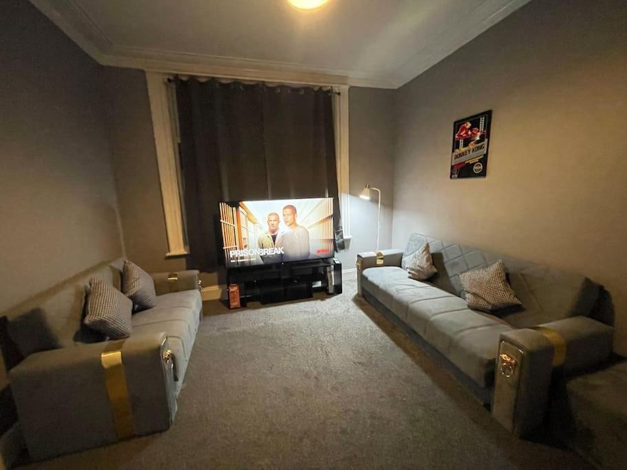 30 Percent Off Weekly - 6 Bedroom House - 11 Beds Blackpool