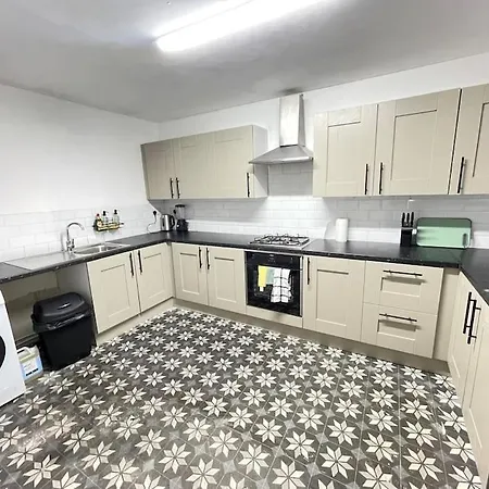 30 Percent Off Weekly Stays - 6 Bedroom House - 11 Beds Blackpool Exterior photo