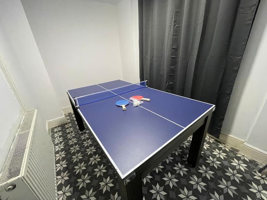30 Percent Off Weekly - 6 Bedroom House - 11 Beds Apartment Blackpool